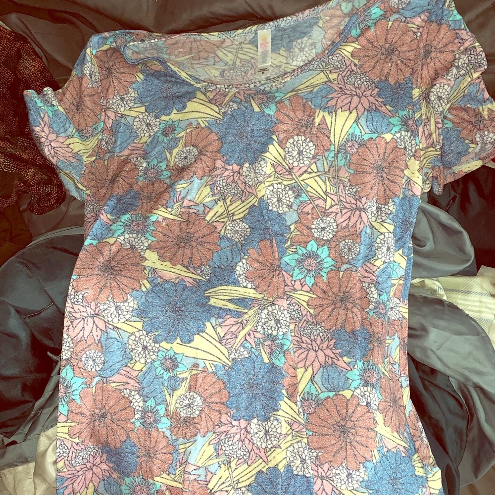 Lularoe flowered classic tee in medium